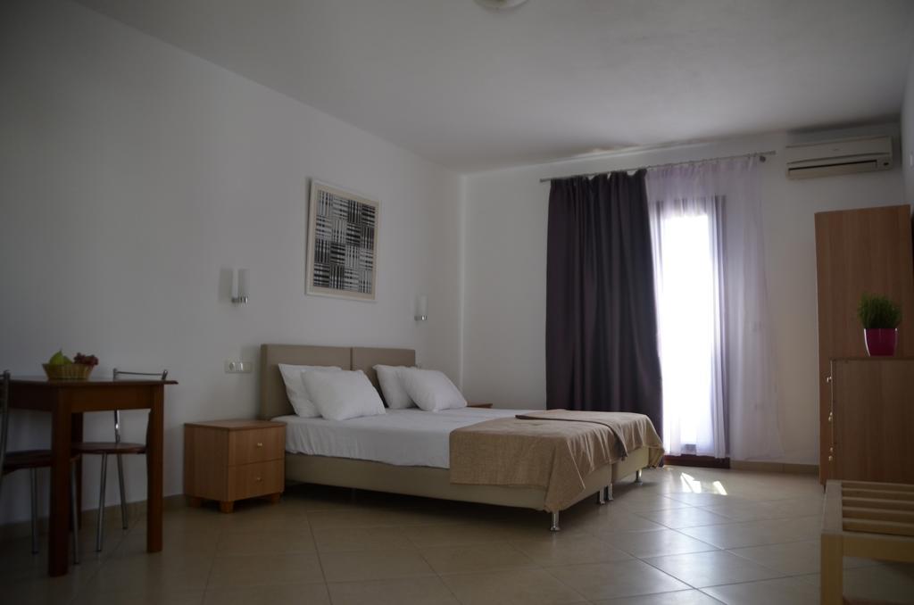 Alex Mike Apartment Agia Anna  Exterior photo