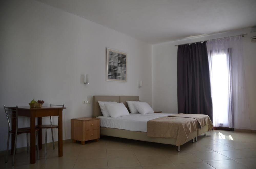 Alex Mike Apartment Agia Anna  Exterior photo